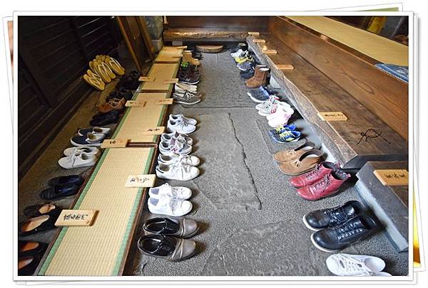 有些民宿会在早餐时间后，将所有住客鞋子排好，更容易找到自己鞋子