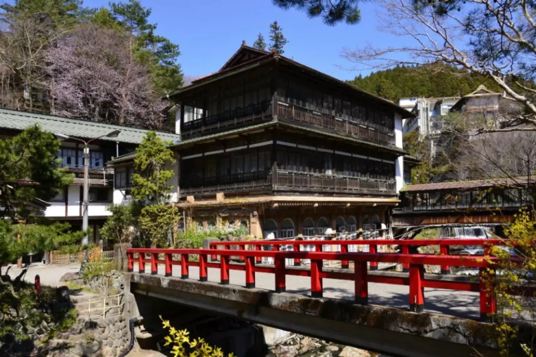 百年汤屋，千与千寻--群马温泉