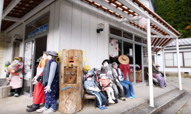 法国小哥Theveny Benoit在日本的新发现--“稻草人之村”名顷Nagoro Doll Village