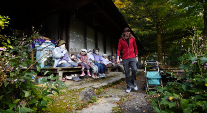 法国小哥Theveny Benoit在日本的新发现--“稻草人之村”名顷Nagoro Doll Village