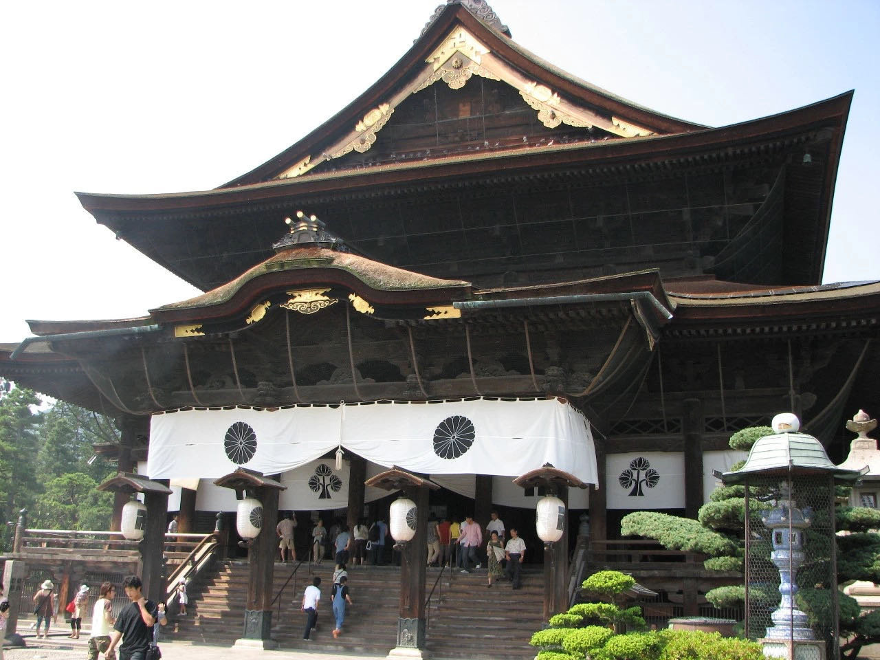 为什么那么多人爱住日本的寺庙？