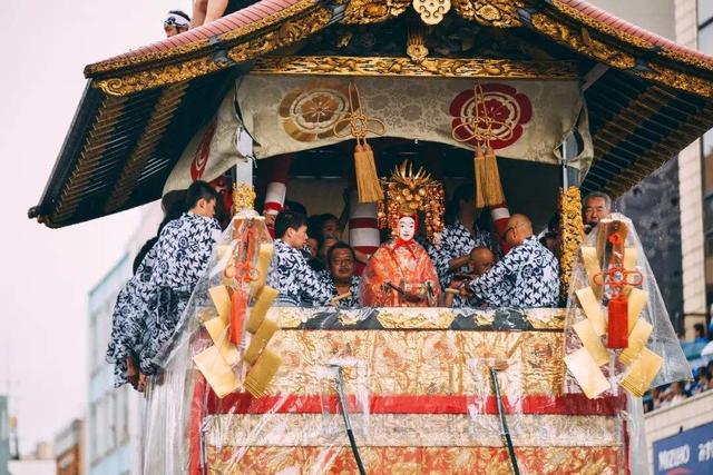 ä¸åäºä¸­å½çç¥­ç¥ï¼ä½ å¨æ¥æ¬ææ¸¸çå°çç¥­ç¥æ´»å¨å¹¶ä¸æ¯å¾æ­£ç»