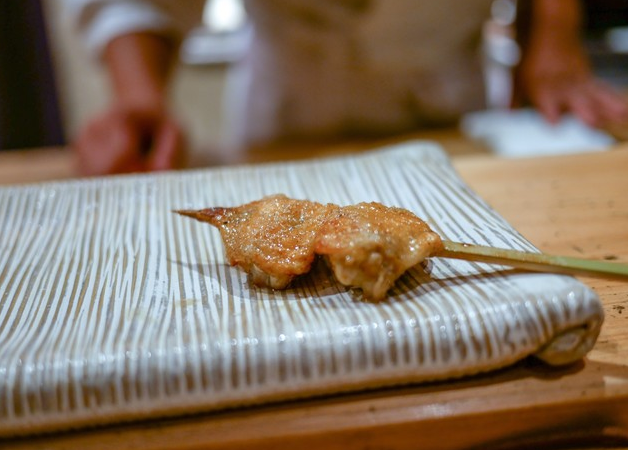 找遍了大阪的街，探到了一家能够吃到鸡肉刺身的烧鸟店——【鳥匠　いしい】