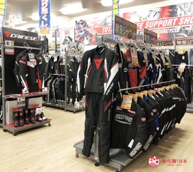 必逛大阪机车用品店「Bike World」：离关西机场仅一站，安全帽产品齐全还可退税！